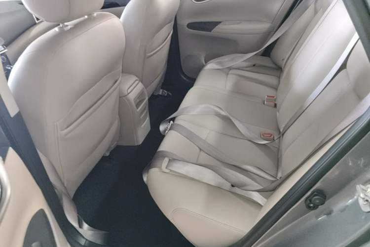 Used Nissan Sylphy 2019 1.6XV CVT Smart Connect Luxury Edition China VI Standard Left Rear Seat