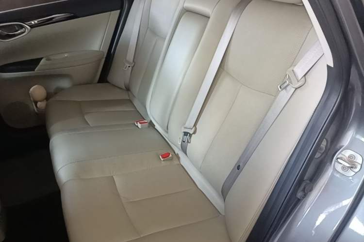 Used Nissan Sylphy 2019 1.6XV CVT Smart Connect Luxury Edition China VI Standard Left Rear Seat