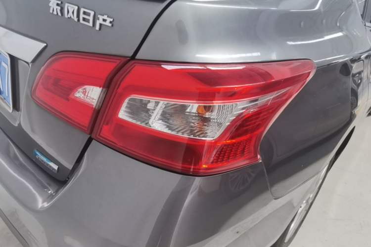 Used Nissan Sylphy 2019 1.6XV CVT Smart Connect Luxury Edition China VI Standard Right Rear Taillight