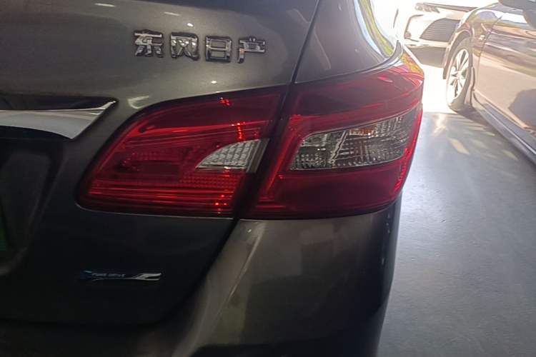 Used Nissan Sylphy 2019 1.6XV CVT Smart Connect Luxury Edition China VI Standard Right Rear Taillight