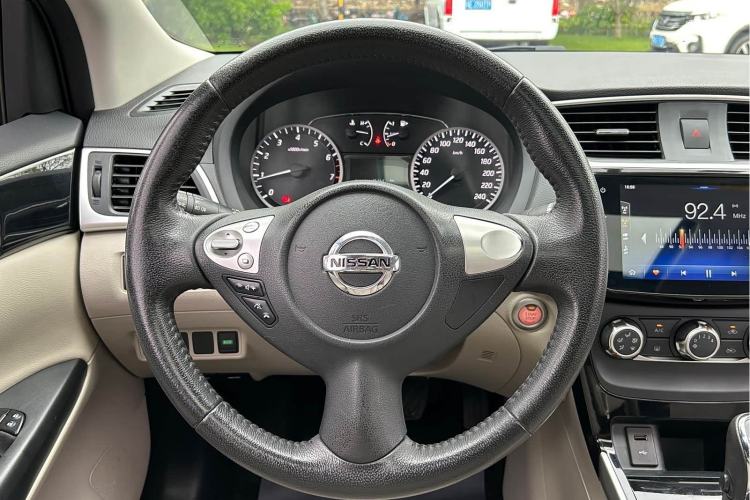 Used Nissan Sylphy 2019 1.6XV CVT Smart Connect Luxury Edition China VI Standard Steering Wheel