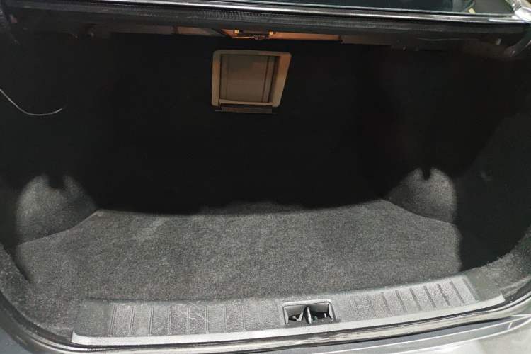 Used Nissan Sylphy 2019 1.6XV CVT Smart Connect Luxury Edition China VI Standard Trunk
