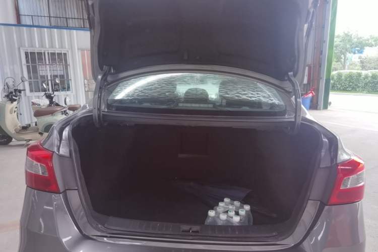 Used Nissan Sylphy 2019 1.6XV CVT Smart Connect Luxury Edition China VI Standard Trunk