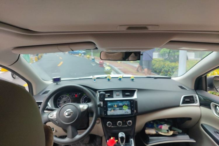 Used Nissan Sylphy 2019 1.6XV CVT Smart Connect Luxury Edition China VI Standard Center Console