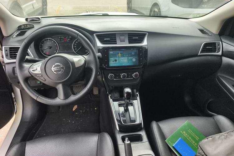 Used Nissan Sylphy 2019 1.6XV CVT Smart Connect Luxury Edition China VI Standard Center Console
