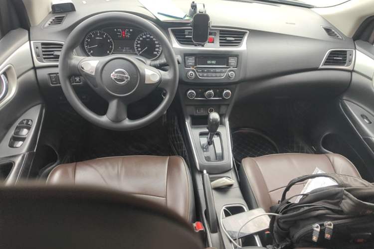 Used Nissan Sylphy 2019 Classic 1.6XE CVT Comfort Edition Center Console