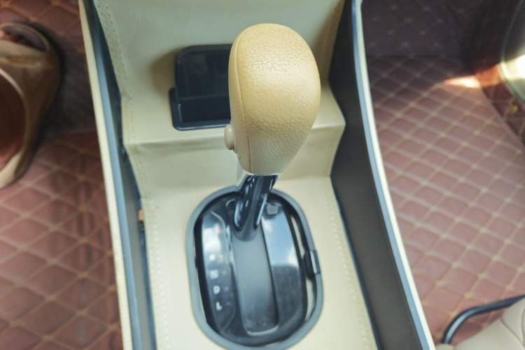 Used Nissan Sylphy 2019 Classic 1.6XE+ CVT Smart Connect Luxury Edition Gear Lever
