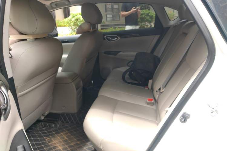 Used Nissan Sylphy 2019 1.6XV CVT Smart Connect Luxury Edition China VI Standard Left Rear Seat