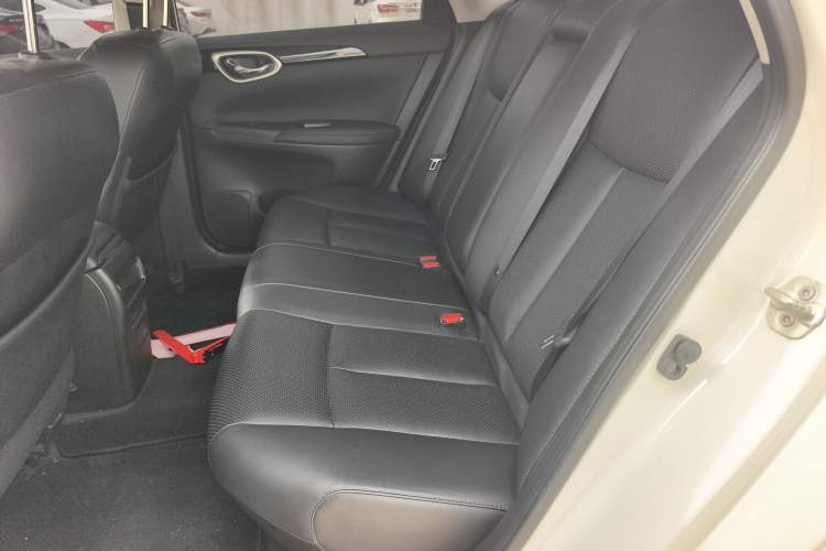 Used Nissan Sylphy 2019 1.6XV CVT Smart Connect Luxury Edition China VI Standard Left Rear Seat