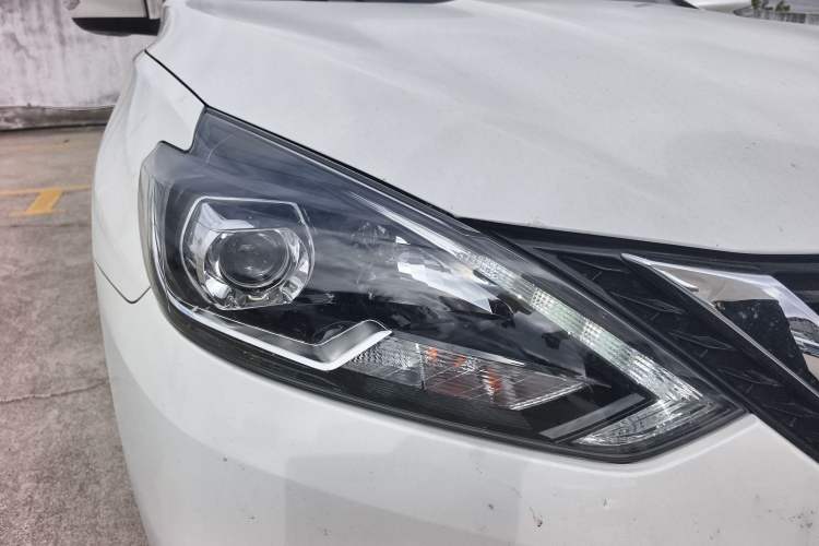 Used Nissan Sylphy 2019 1.6XV CVT Smart Connect Luxury Edition China VI Standard Right Front Headlight