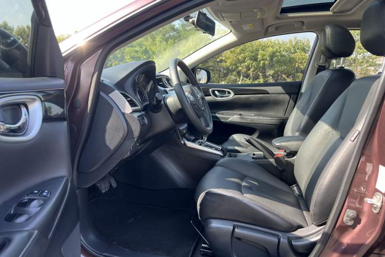 Used Nissan Sylphy 2019 1.6XV CVT Smart Connect Luxury Edition China VI Standard Interior 2