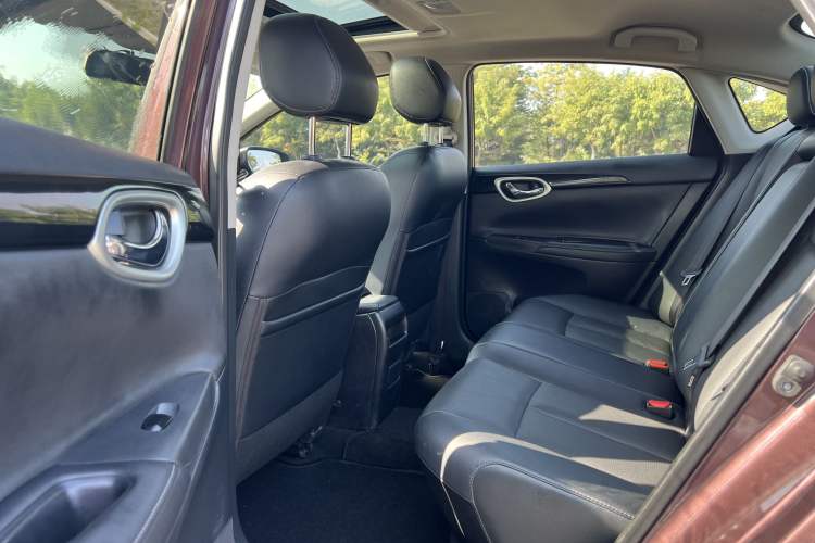 Used Nissan Sylphy 2019 1.6XV CVT Smart Connect Luxury Edition China VI Standard Interior 3