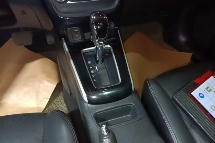 Used Nissan Sylphy 2019 1.6XV CVT Smart Connect Luxury Edition China VI Standard Gear Lever