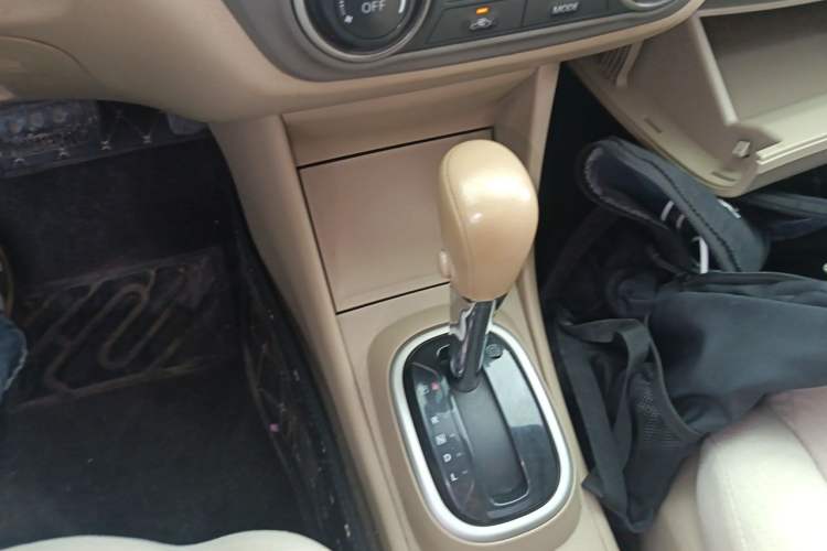 Used Nissan Sylphy 2019 Classic 1.6XE+ CVT SmartConnect Leading Edition Gear Lever