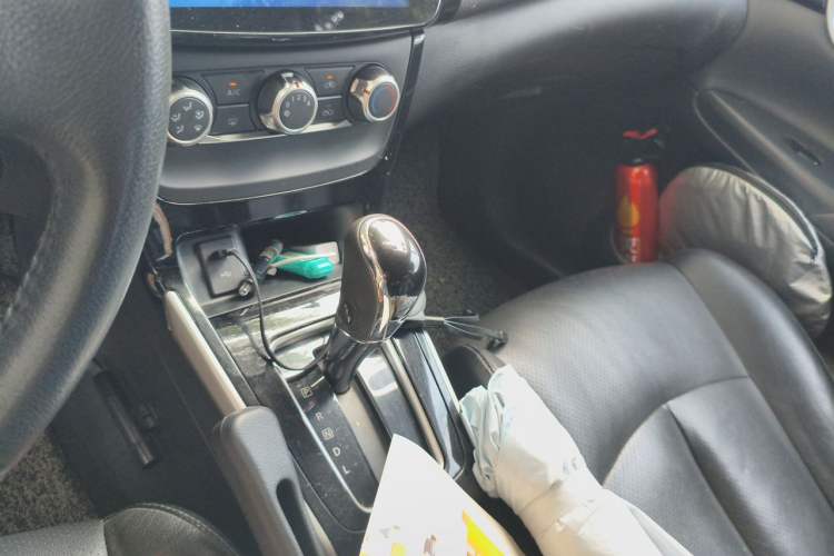 Used Nissan Sylphy 2019 1.6XV CVT Smart Connect Luxury Edition China VI Standard Gear Lever