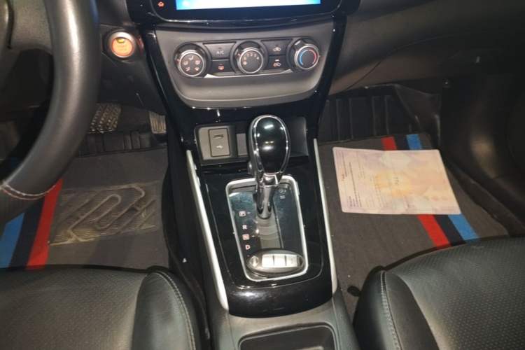 Used Nissan Sylphy 2019 1.6XV CVT Smart Connect Luxury Edition China VI Standard Gear Lever