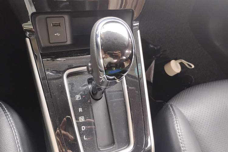 Used Nissan Sylphy 2019 1.6XV CVT Smart Connect Luxury Edition China VI Standard Gear Lever