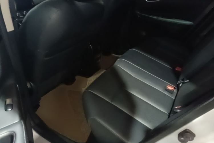 Used Nissan Sylphy 2019 1.6XV CVT Smart Connect Luxury Edition China VI Standard Left Rear Seat