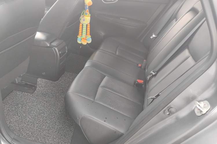 Used Nissan Sylphy 2019 1.6XV CVT Smart Connect Luxury Edition China VI Standard Left Rear Seat