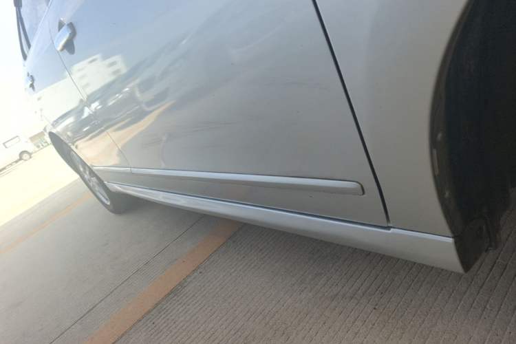 Used Nissan Sylphy 2019 Classic 1.6XE+ CVT SmartConnect Leading Edition Right Side Sill