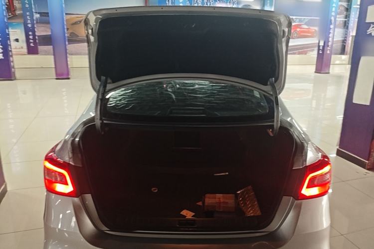 Used Nissan Sylphy 2019 1.6XV CVT Smart Connect Luxury Edition China VI Standard Trunk