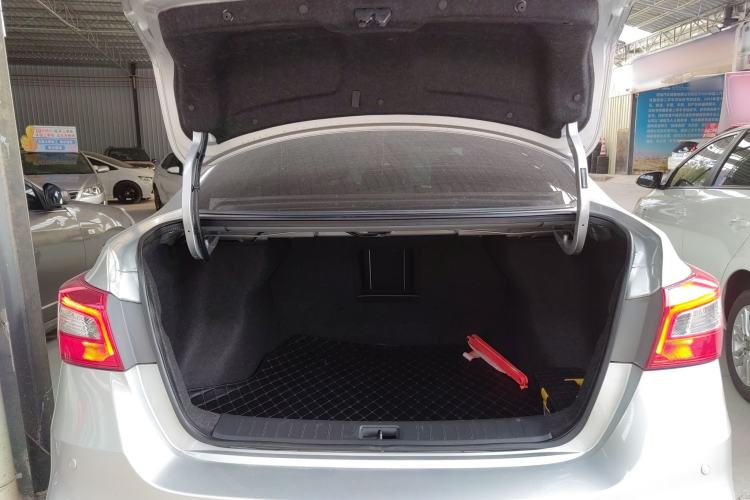 Used Nissan Sylphy 2019 1.6XV CVT Smart Connect Luxury Edition China VI Standard Trunk
