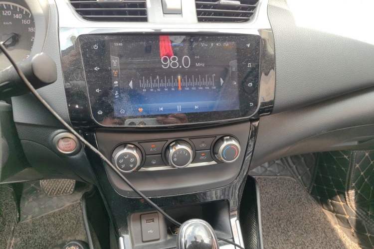 Used Nissan Sylphy 2019 1.6XV CVT Smart Connect Luxury Edition China VI Standard Audio And AC Panel