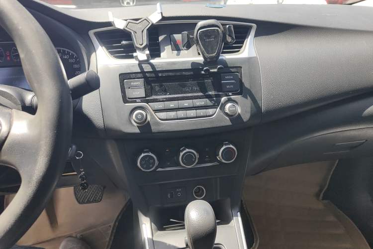 Used Nissan Sylphy 2019 Classic 1.6XE CVT Comfort Edition Audio And AC Panel
