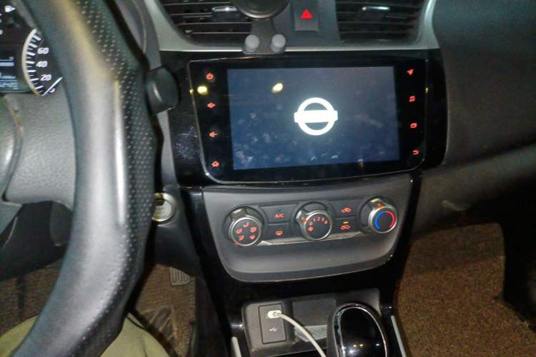 Used Nissan Sylphy 2019 1.6XV CVT Smart Connect Luxury Edition China VI Standard Audio And AC Panel
