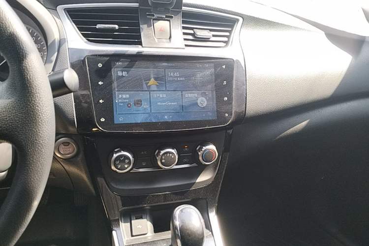 Used Nissan Sylphy 2019 1.6XV CVT Smart Connect Luxury Edition China VI Standard Audio And AC Panel