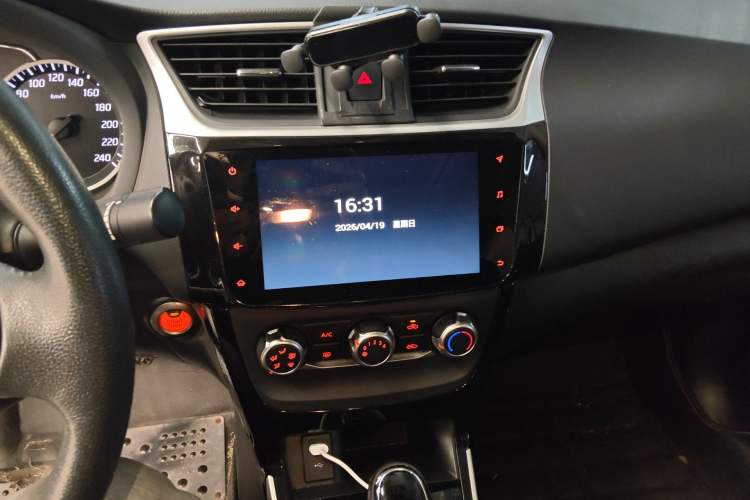 Used Nissan Sylphy 2019 1.6XV CVT Smart Connect Luxury Edition China VI Standard Audio And AC Panel