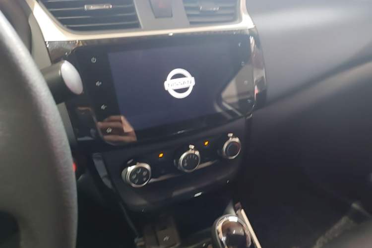 Used Nissan Sylphy 2019 1.6XV CVT Smart Connect Luxury Edition China VI Standard Audio And AC Panel