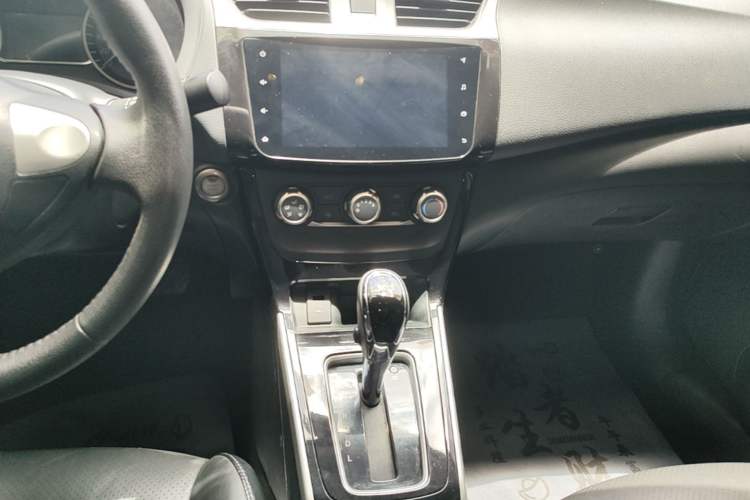 Used Nissan Sylphy 2019 1.6XV CVT Smart Connect Luxury Edition China VI Standard Audio And AC Panel