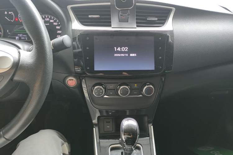 Used Nissan Sylphy 2019 1.6XV CVT Smart Connect Luxury Edition China VI Standard Audio And AC Panel