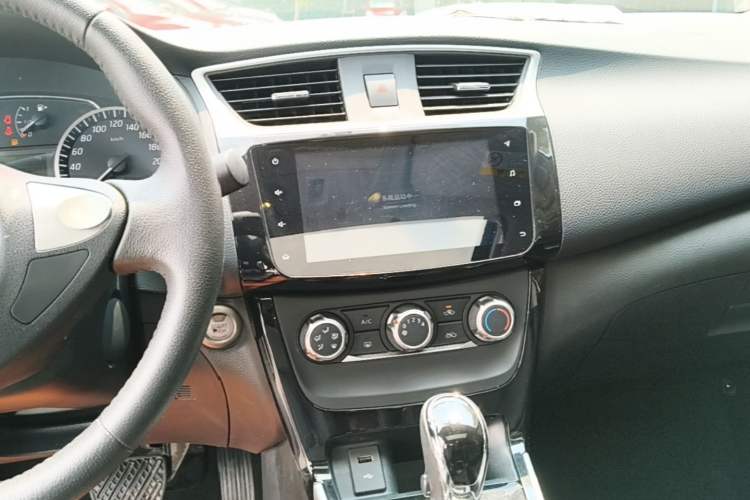 Used Nissan Sylphy 2019 1.6XV CVT Smart Connect Luxury Edition China VI Standard Audio And AC Panel