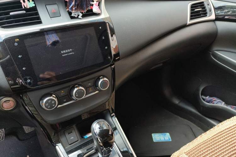 Used Nissan Sylphy 2019 1.6XV CVT Smart Connect Luxury Edition China VI Standard Audio And AC Panel