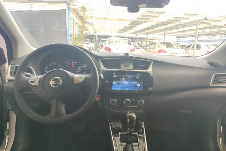 Used Nissan Sylphy 2019 1.6XV CVT Smart Connect Luxury Edition China VI Standard Center Console