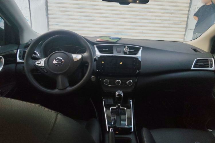 Used Nissan Sylphy 2019 1.6XV CVT Smart Connect Luxury Edition China VI Standard Center Console