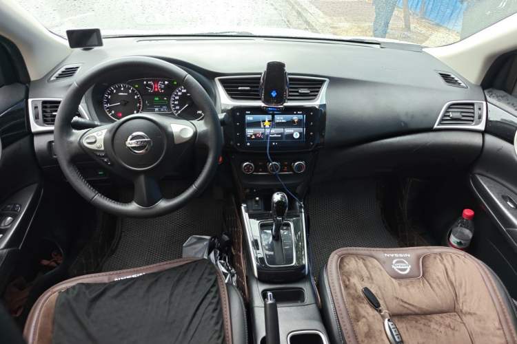 Used Nissan Sylphy 2019 1.6XV CVT Smart Connect Luxury Edition China VI Standard Center Console
