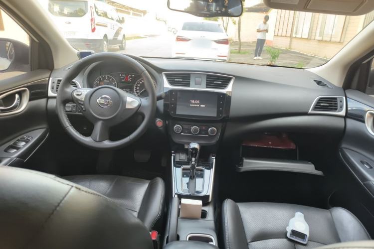 Used Nissan Sylphy 2019 1.6XV CVT Smart Connect Luxury Edition China VI Standard Center Console