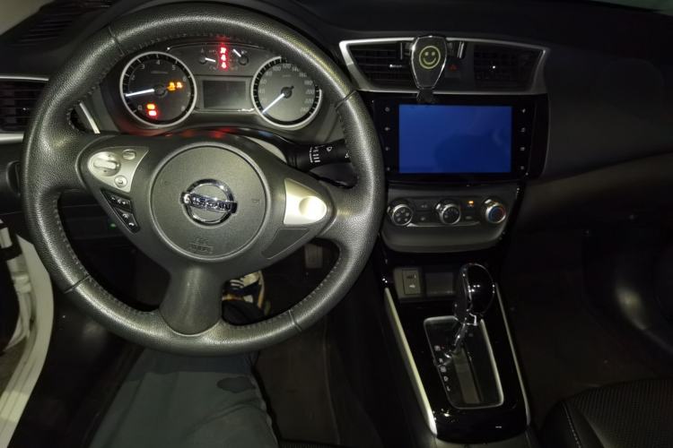 Used Nissan Sylphy 2019 1.6XV CVT Smart Connect Luxury Edition China VI Standard Center Console