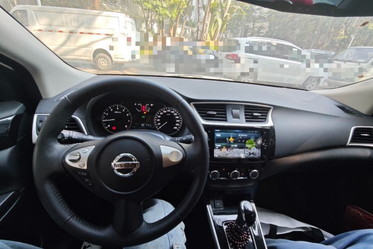 Used Nissan Sylphy 2019 1.6XV CVT Smart Connect Luxury Edition China VI Standard Center Console