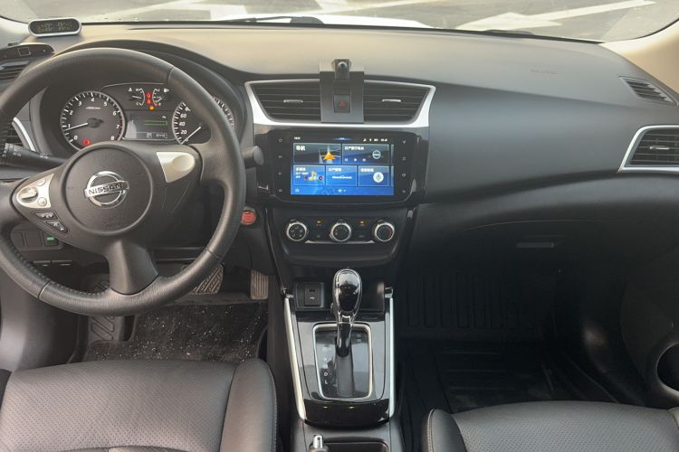 Used Nissan Sylphy 2019 1.6XV CVT Smart Connect Luxury Edition China VI Standard Center Console
