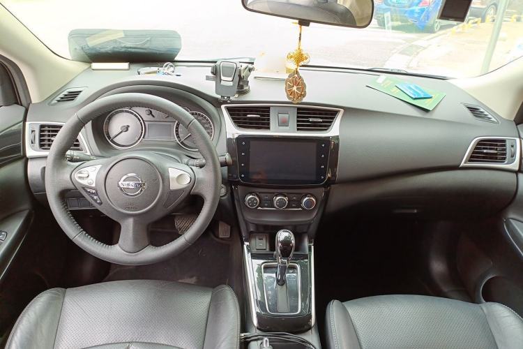 Used Nissan Sylphy 2019 1.6XV CVT Smart Connect Luxury Edition China VI Standard Center Console