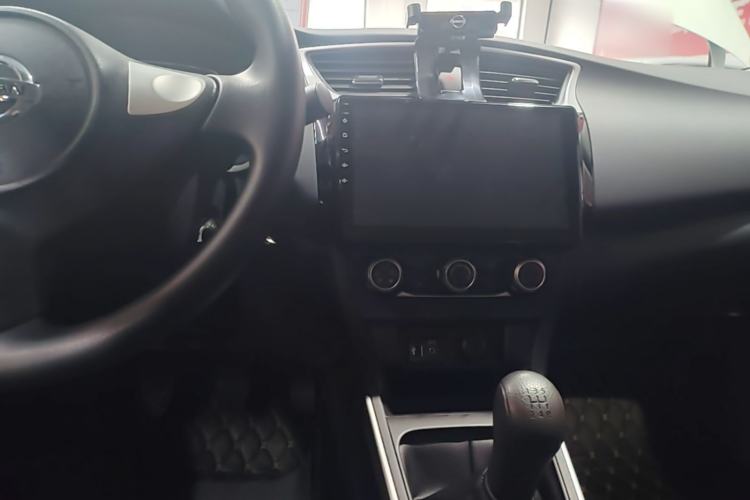 Used Nissan Sylphy 2019 Classic 1.6XE Manual Comfort Edition Center Console
