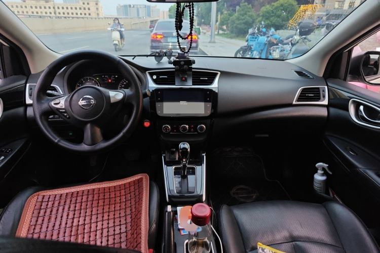 Used Nissan Sylphy 2019 1.6XV CVT Smart Connect Luxury Edition China VI Standard Center Console