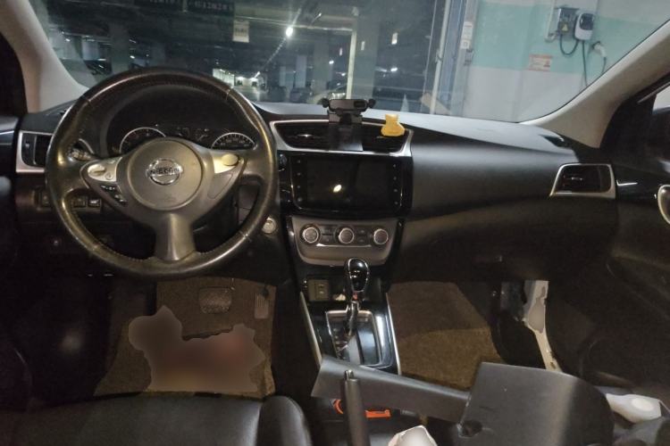 Used Nissan Sylphy 2019 1.6XV CVT Smart Connect Luxury Edition China V Standard Center Console