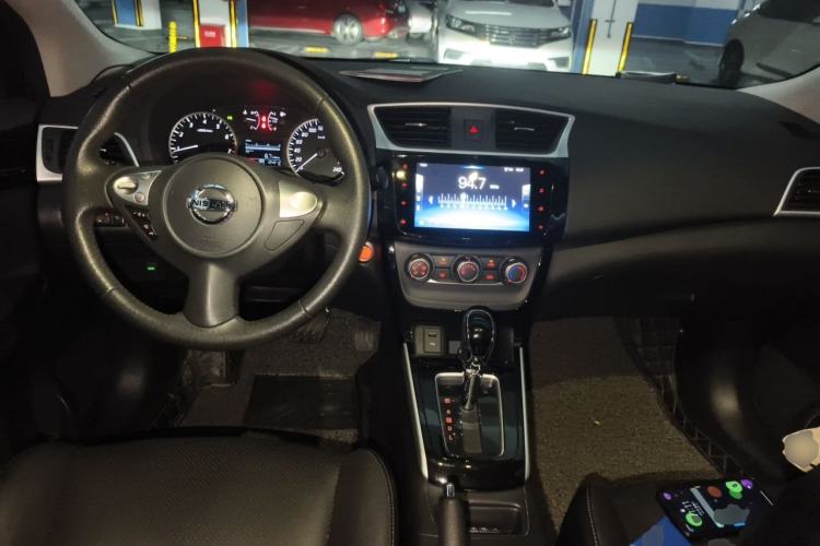 Used Nissan Sylphy 2019 1.6XV CVT Smart Connect Luxury Edition China VI Standard Center Console