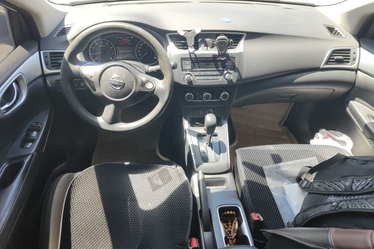 Used Nissan Sylphy 2019 Classic 1.6XE CVT Comfort Edition Center Console