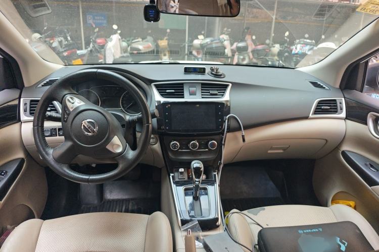 Used Nissan Sylphy 2019 1.6XV CVT Smart Connect Luxury Edition China VI Standard Center Console
